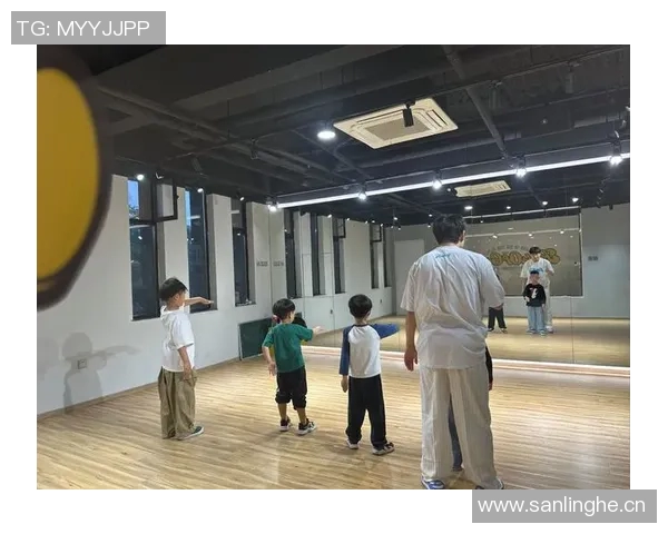 赛后复盘：北京街舞队与上海街舞队的默契配合与团队协作分析